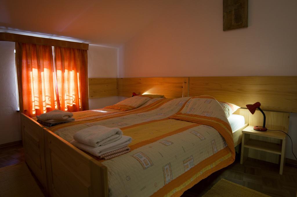 Apartmaji In Sobe Marija Jera Štanjel Quarto foto